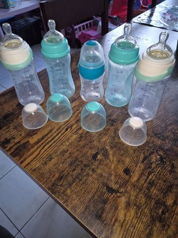 Vend biberon  bébé