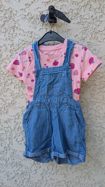 Ensemble salopette et tee-shirt
