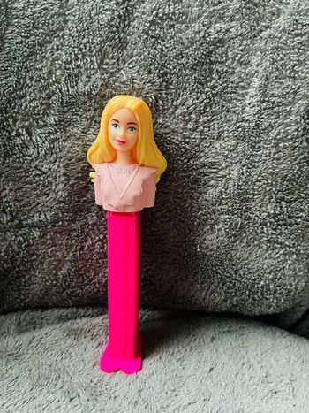 Distributeur bonbons pez barbie