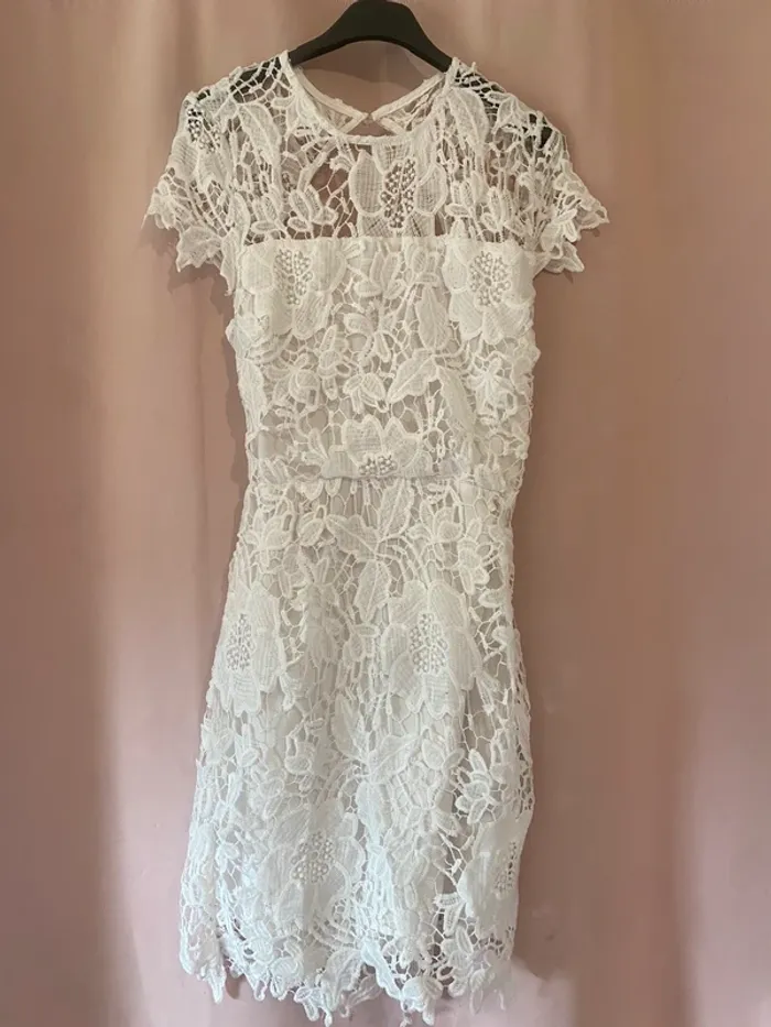 Robe blanche dentelle shein