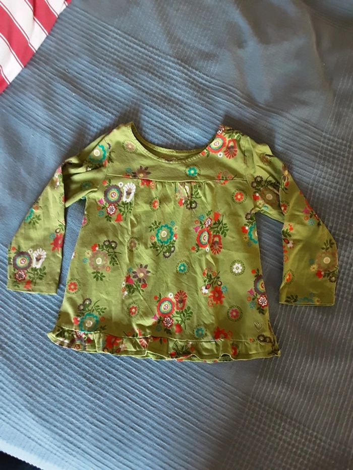 T-shirt chemise fleurs vert T. 3 ans