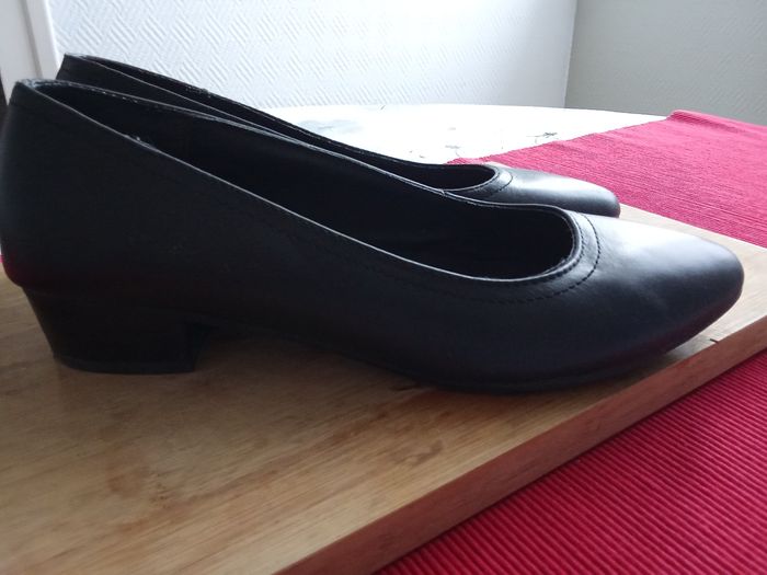 Belle chaussure simple et élégante - photo numéro 2