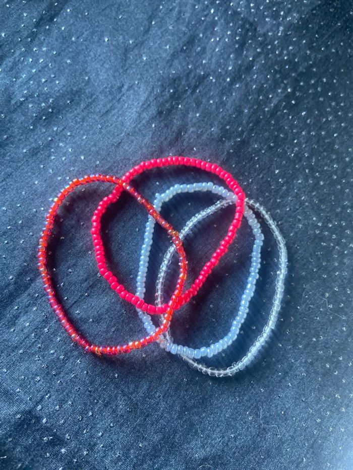 Bracelets rouges gris - photo numéro 2