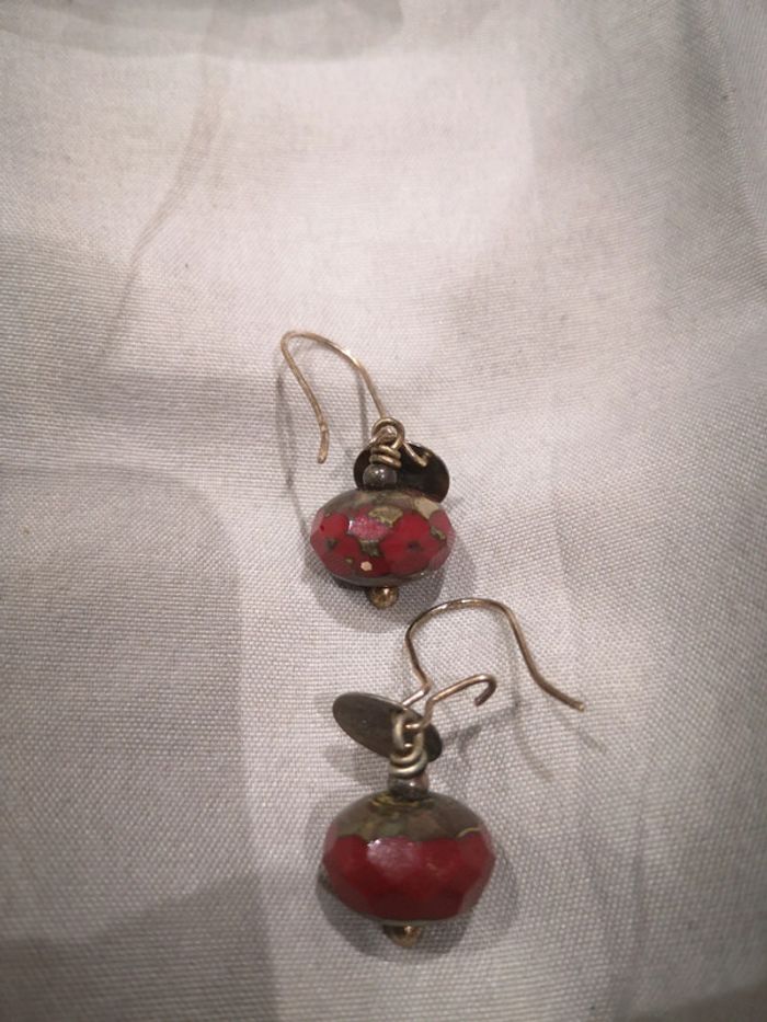 Boucles d'oreilles boules bordeaux - photo numéro 4
