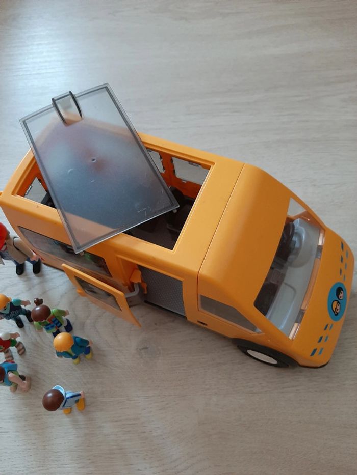 Bus et personnages Playmobil - photo numéro 4