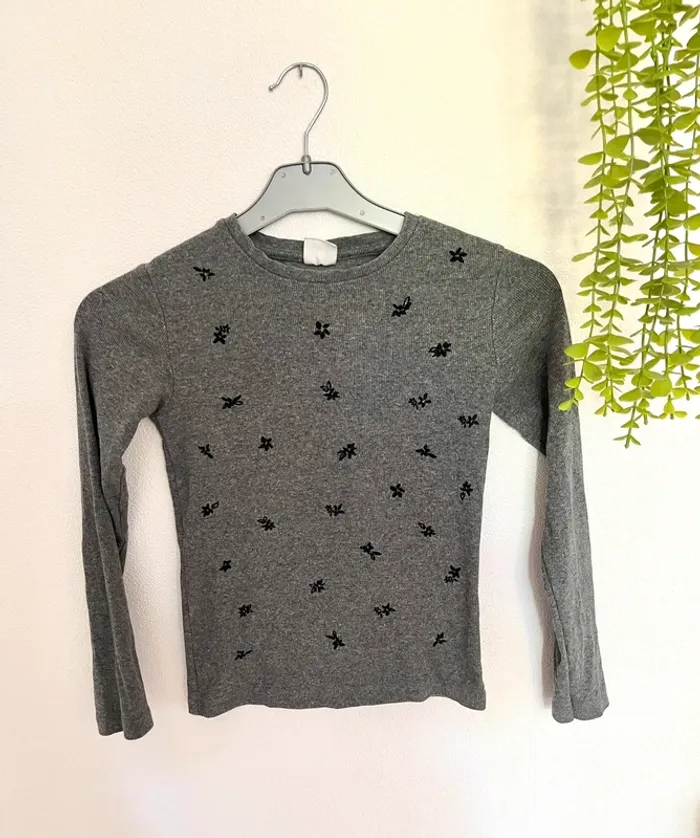 Très beau pull à longue manche pour petite fille