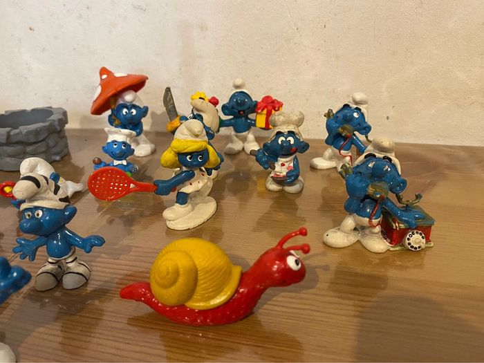 Lot de 23 schtroumpfs + escagot +accessoires toit maison et bas de puit peyo vintage 1971.. - photo numéro 3