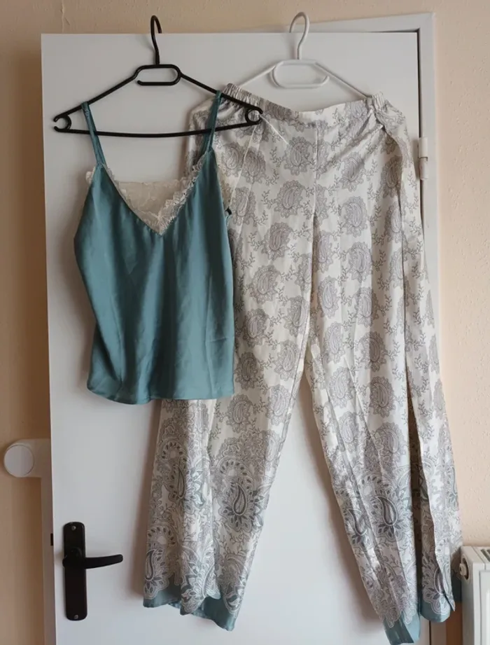 Ensemble pyjama satin etam été pantalon et débardeur taille S - photo numéro 3