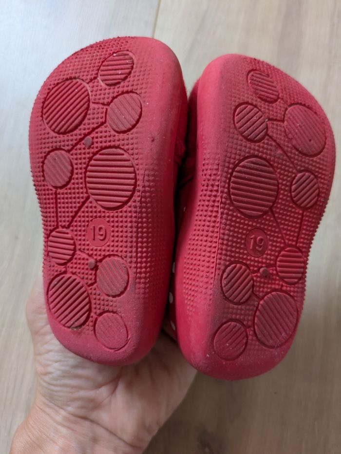 Chaussons mini rouge en 19 - photo numéro 2