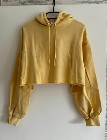 Sweat court jaune
