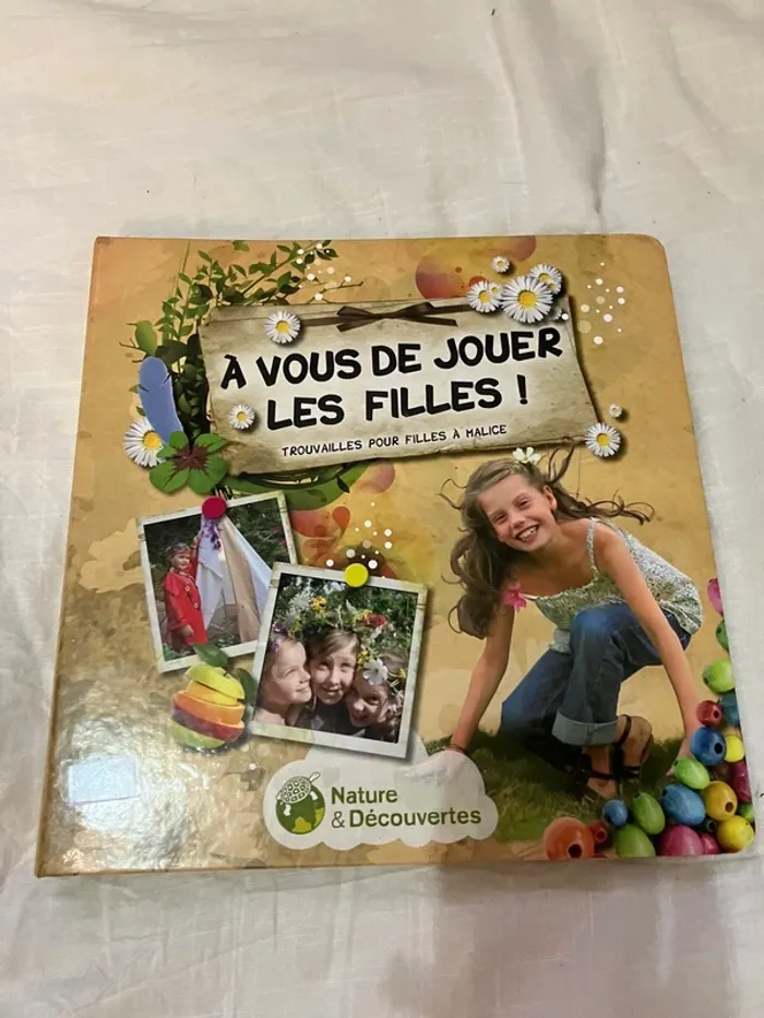 Livre activité – À vous de jouer les filles
