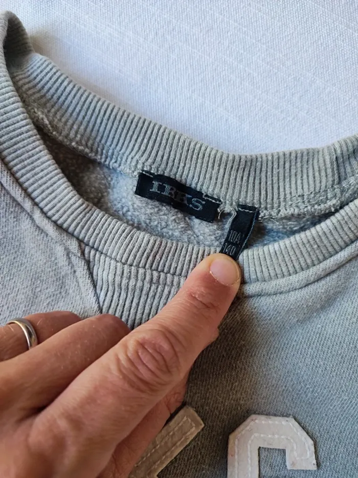 Pull col ras du cou 10 ans - photo numéro 2