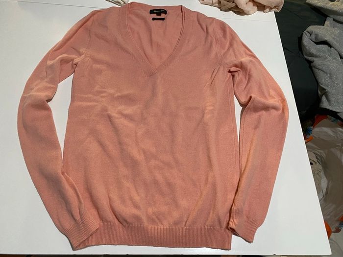 Pull doux rose col v  taille Xs Massimo dutti