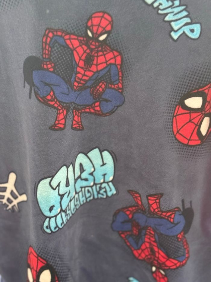 Pyjama velours Spiderman Noël  5 ans neuf - photo numéro 2