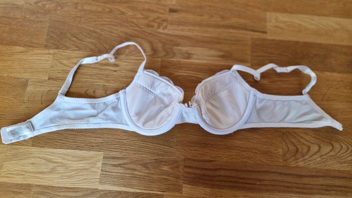 (369) articles disponibles                                          Soutien-gorge 85B - photo numéro 3