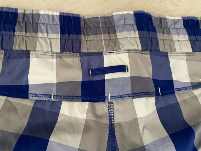 Lululemon Vintage Leader of the track blue gray plaid Womens Shorts - photo numéro 3