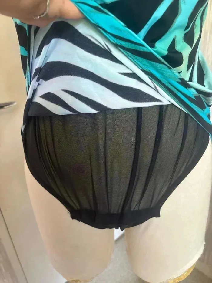 Magnifique maillot de bain taille 48• - photo numéro 3