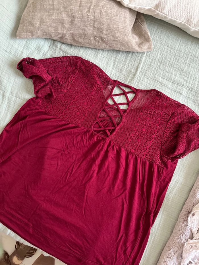 T-shirt bordeaux avec broderie - photo numéro 4