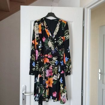 Robe noire fleurie Orsay xs