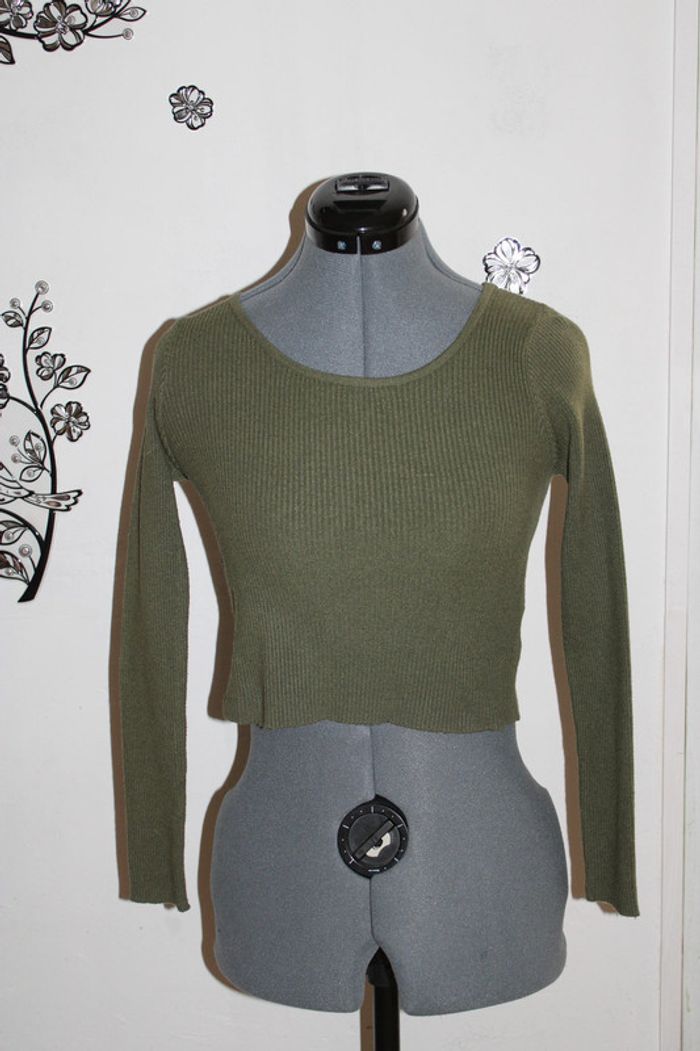 🌿 Crop top kaki Cherry Koko, taille S/M, en très bon état ! 🌿