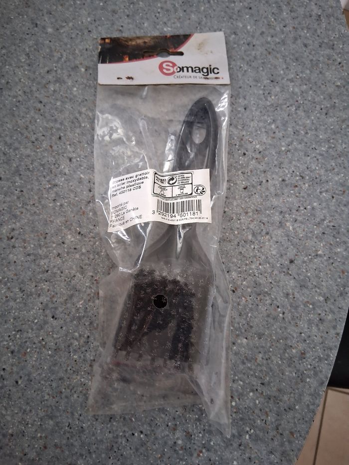 1 brosse métallique neuf
