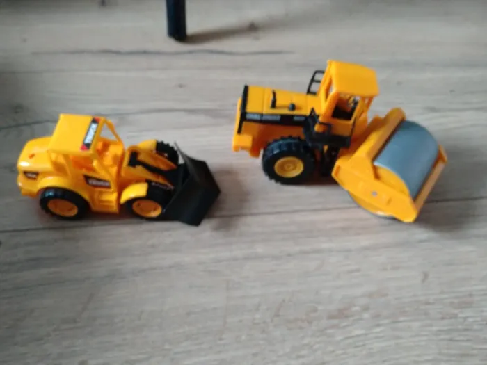 Lot engins de chantier excellent état.