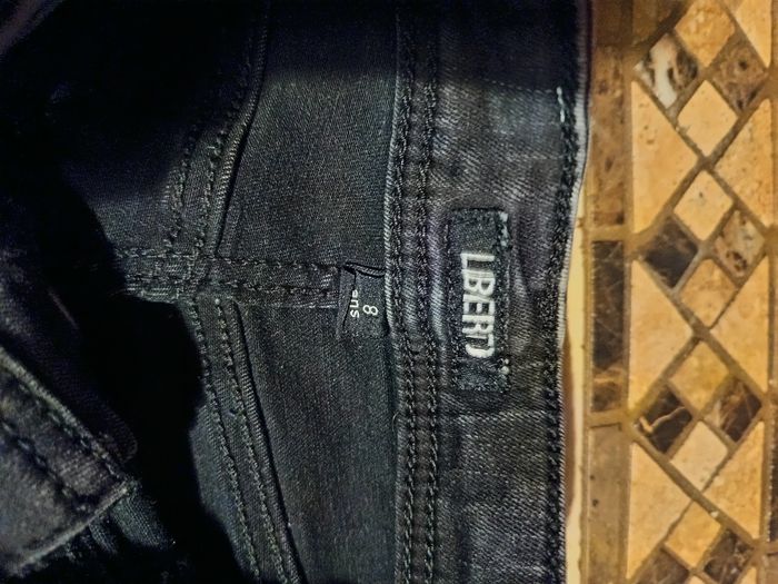 Jeans enfant très bon état - photo numéro 3