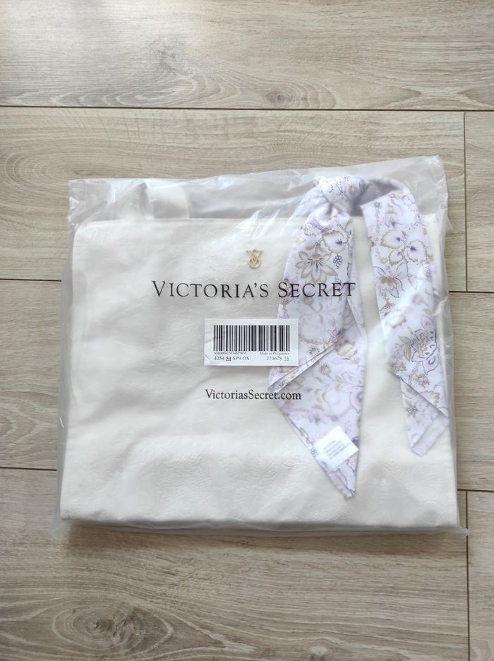 Sac avec foulard Victoria's Secret crème - photo numéro 7