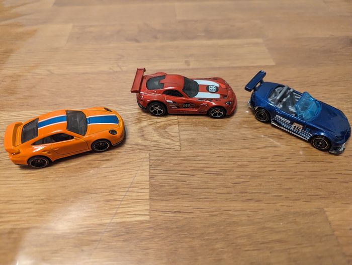Lot 64 de 3 voitures de sport Hot Wheels - photo numéro 5