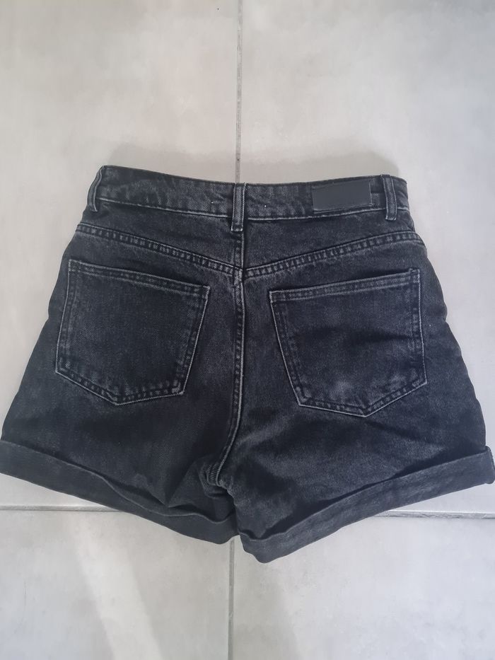 Short noir - photo numéro 6