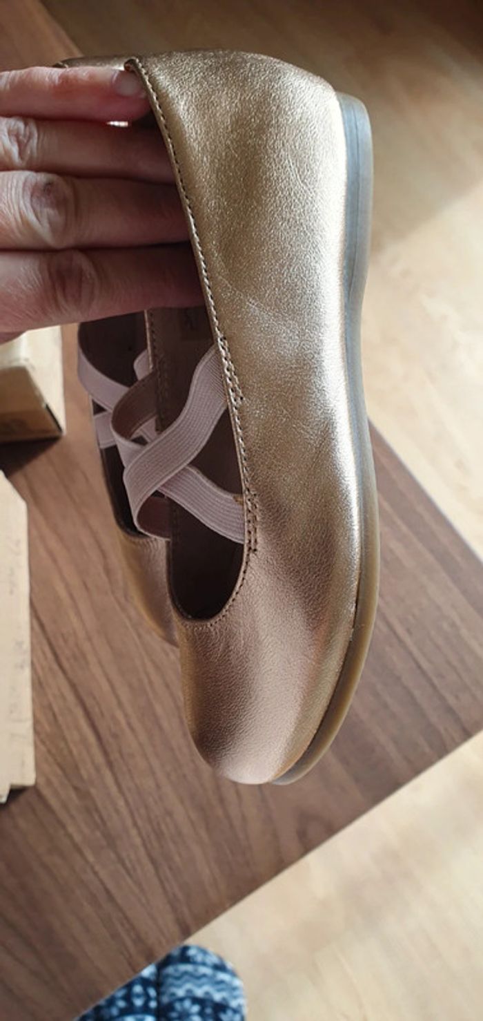 Sapato dourado tamanho 28 - photo numéro 5