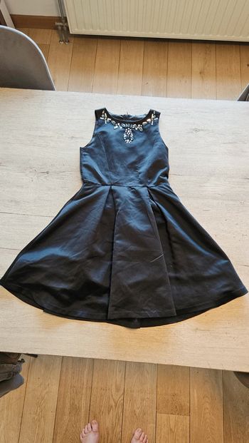 Robe courte, habillée bouffante, noire, sans manche, avec pierres, H&M, taille XXS, jamais mise