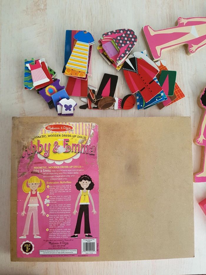 Jeu de vêtements magnétiques Abby & Emma de Melissa & Doug - photo numéro 5