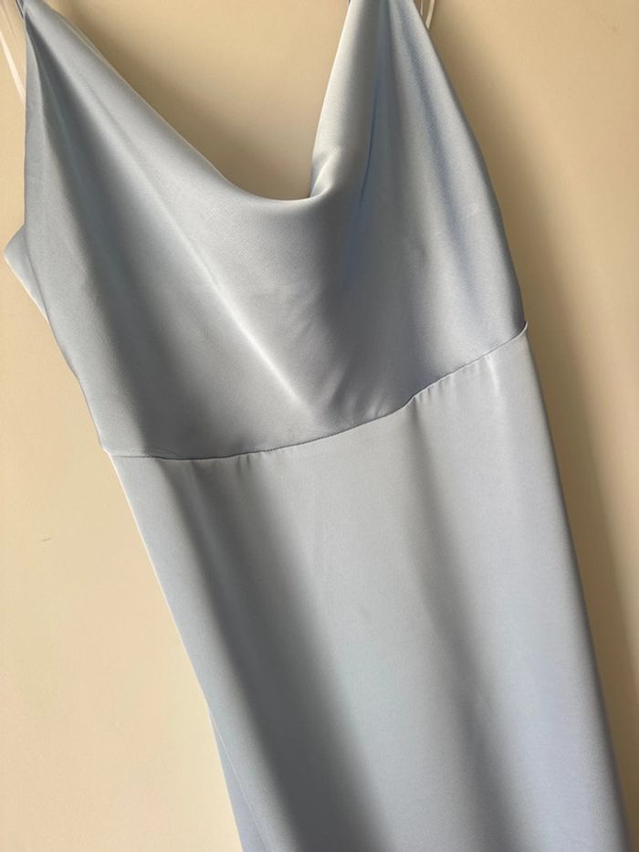 👗 VILA - Robe longue en satin à col bénitier - Bleu ciel- neuf sans étiquette - photo numéro 2