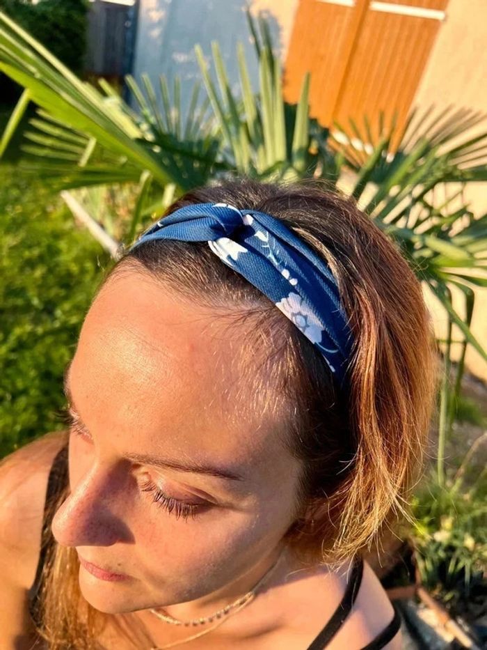 Bandeau cheveux fleuri bleu et rose avec nœud - photo numéro 4