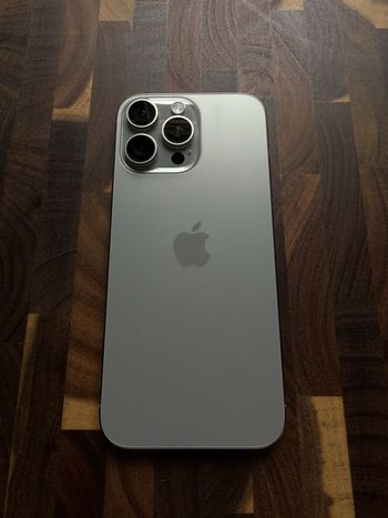 I P h o n e 16 pro Max