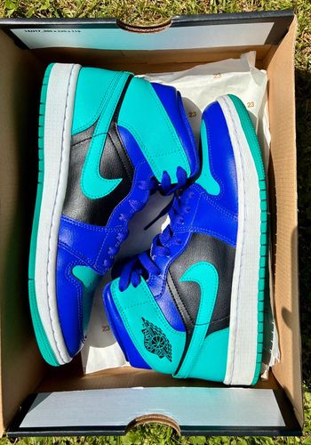 Basket Jordan 1 mis noir violette black grappe pointure 38 neuves sans boîte