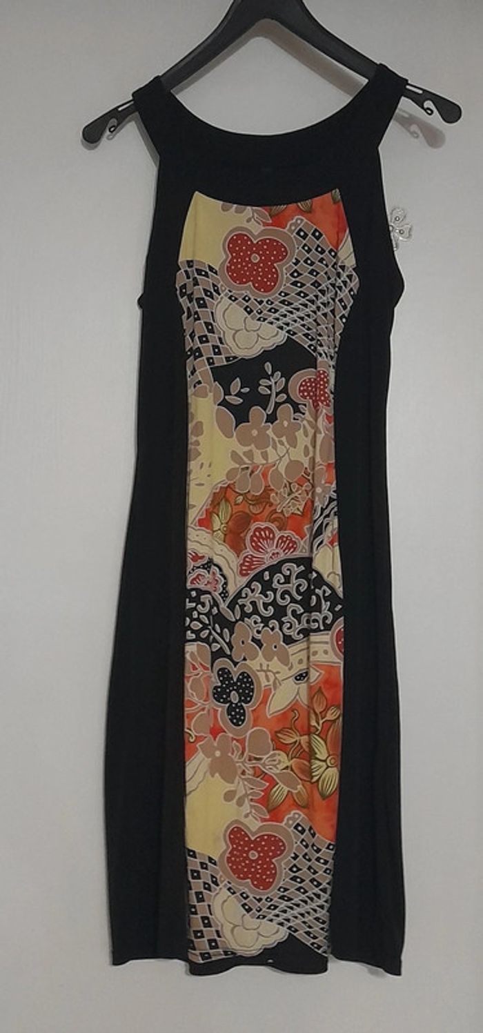 Jolie robe sans manches TAILLE 1 (T 38)