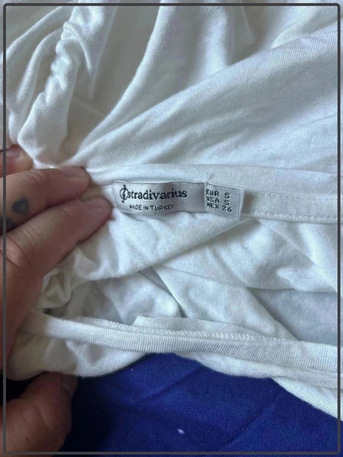 Très jolie t shirt taille 36 marque stradivarius * - photo numéro 3