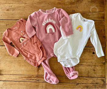 Lot 1 pyjama, 2 bodys 6 mois