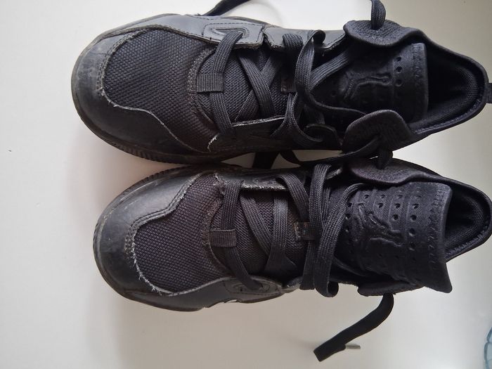 Chaussure garçon nike Jordan taille 36 bon état