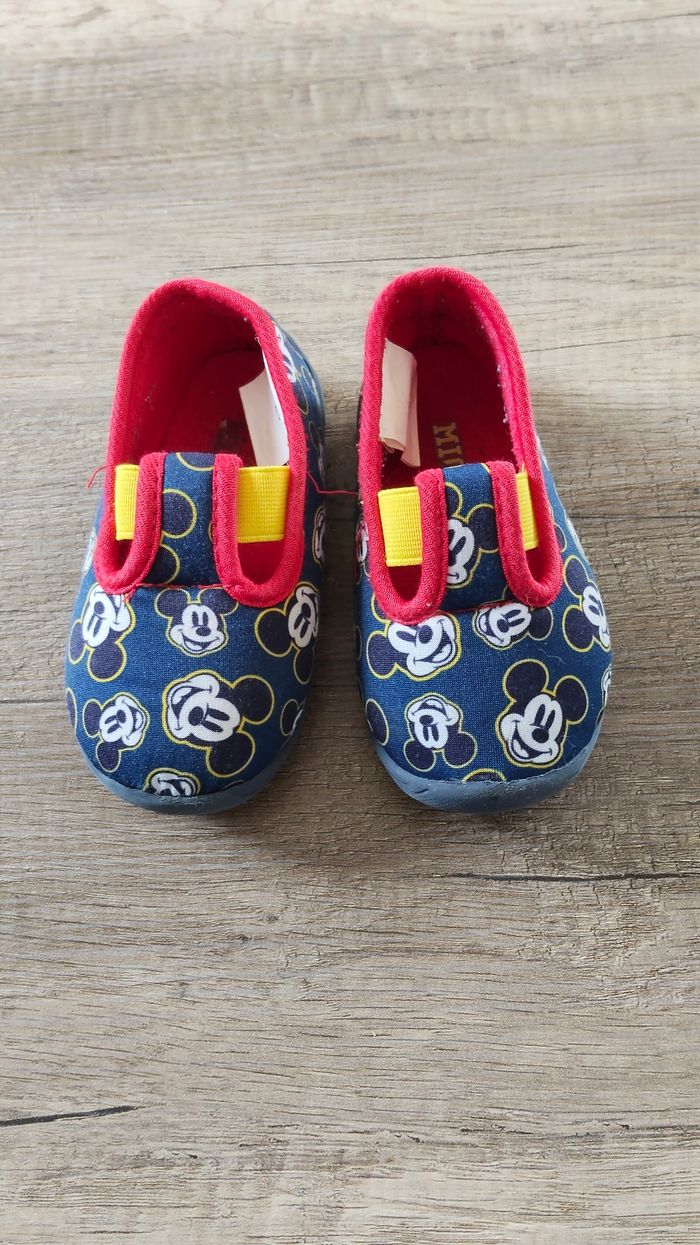 Chaussons Mickey taille 23