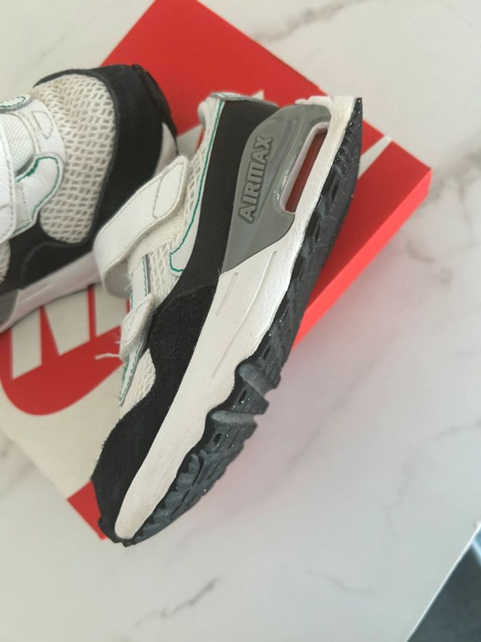 Basket Nike air Max taille 27 - photo numéro 3