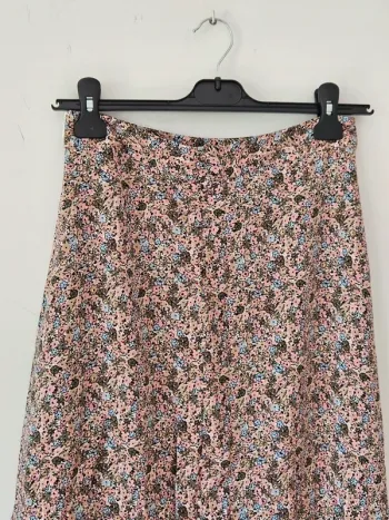 Jupe fleurie taille haute longueur mollet boutonnée avec fente avant Bizzbee taille 38 / M