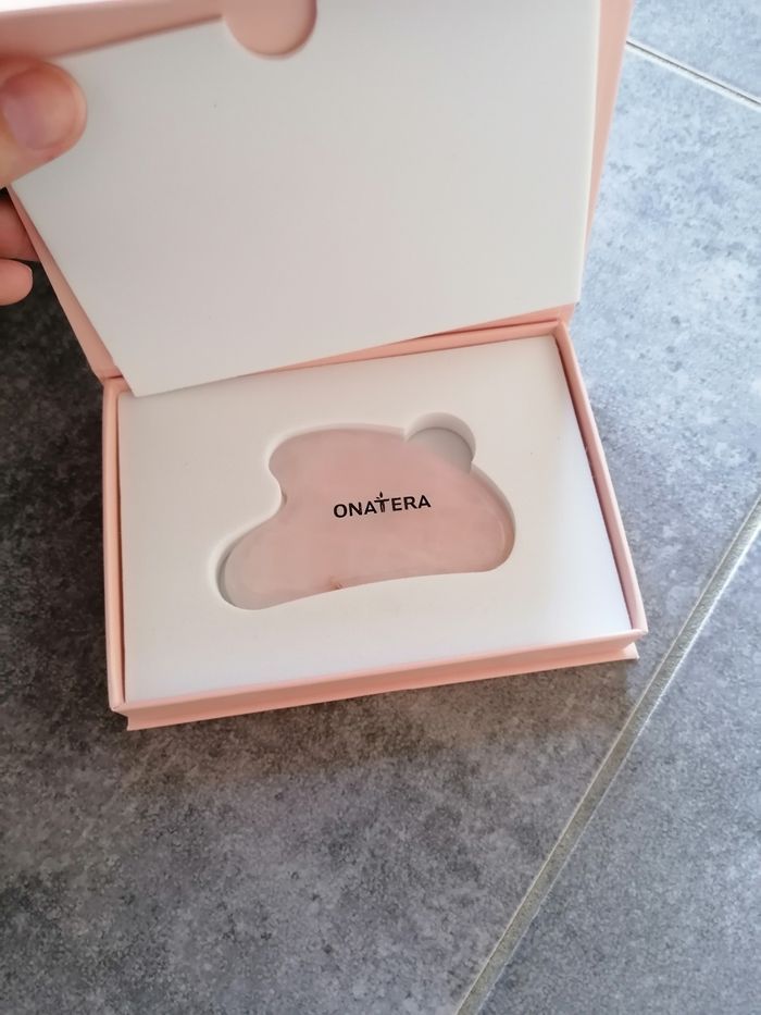Gua Sha sculptant visage quartz rose onatera neuf - photo numéro 2