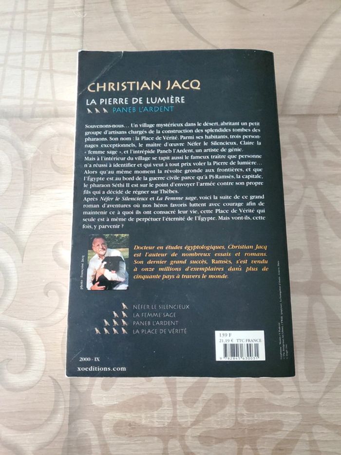 La pierre de lumière Paneb l'ardent Christian Jacq - photo numéro 2