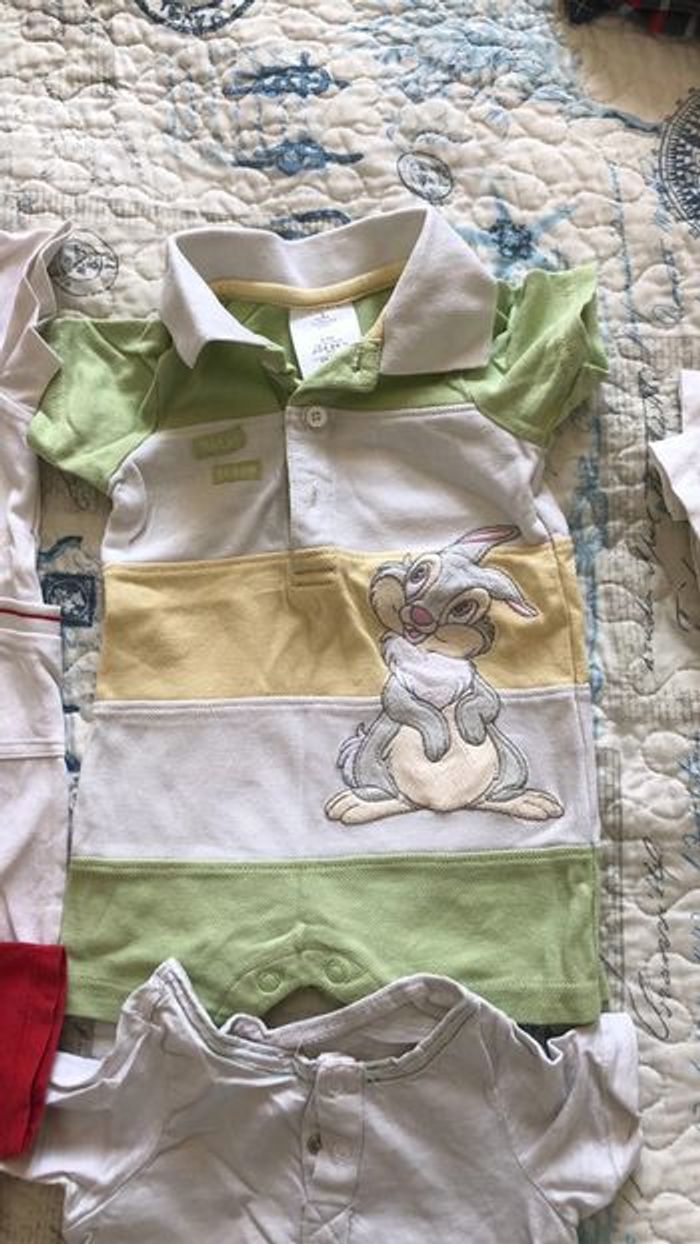 lot de barboteuses 6 mois disney et une burberry - photo numéro 4