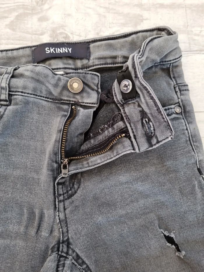 Jeans Skinny, effet usé (acheté comme ça) Taille 10 ans - photo numéro 7