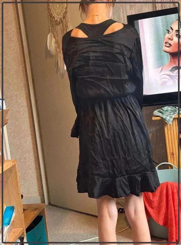 Robe  noire taille  36 - photo numéro 4