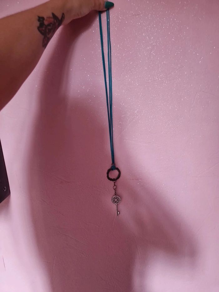 Collier avec pendentif clef